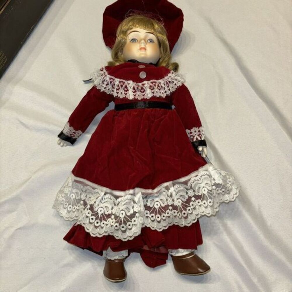 Doll Michelle Mann's World Of Music Porcelain Wind‎ Up  Musical Doll. 1982. Rare